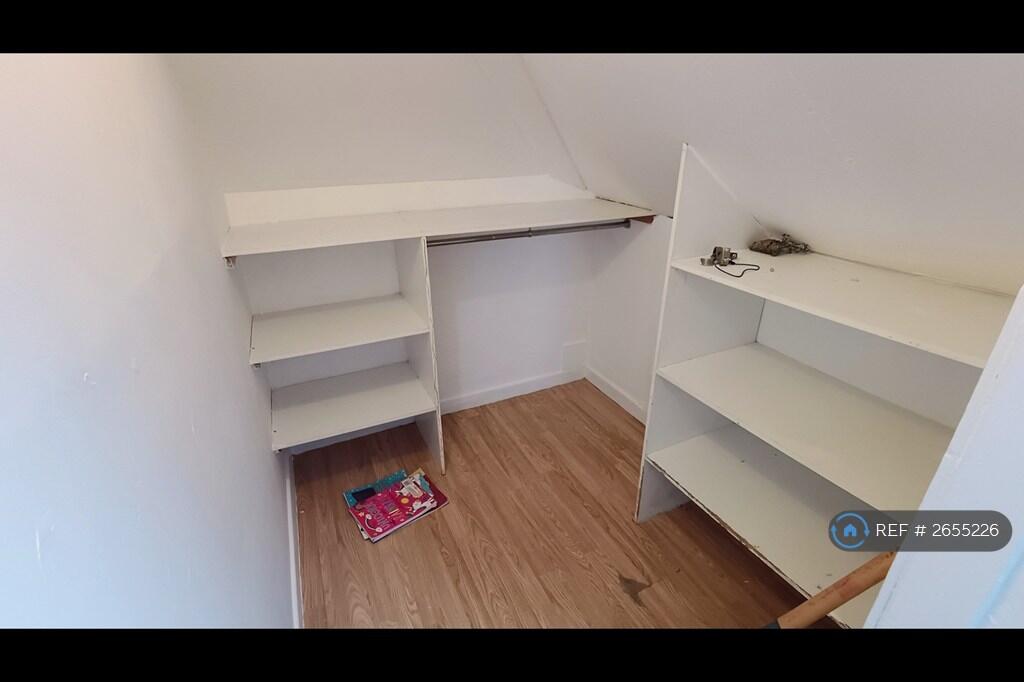 Bedroom 4 Cupboard