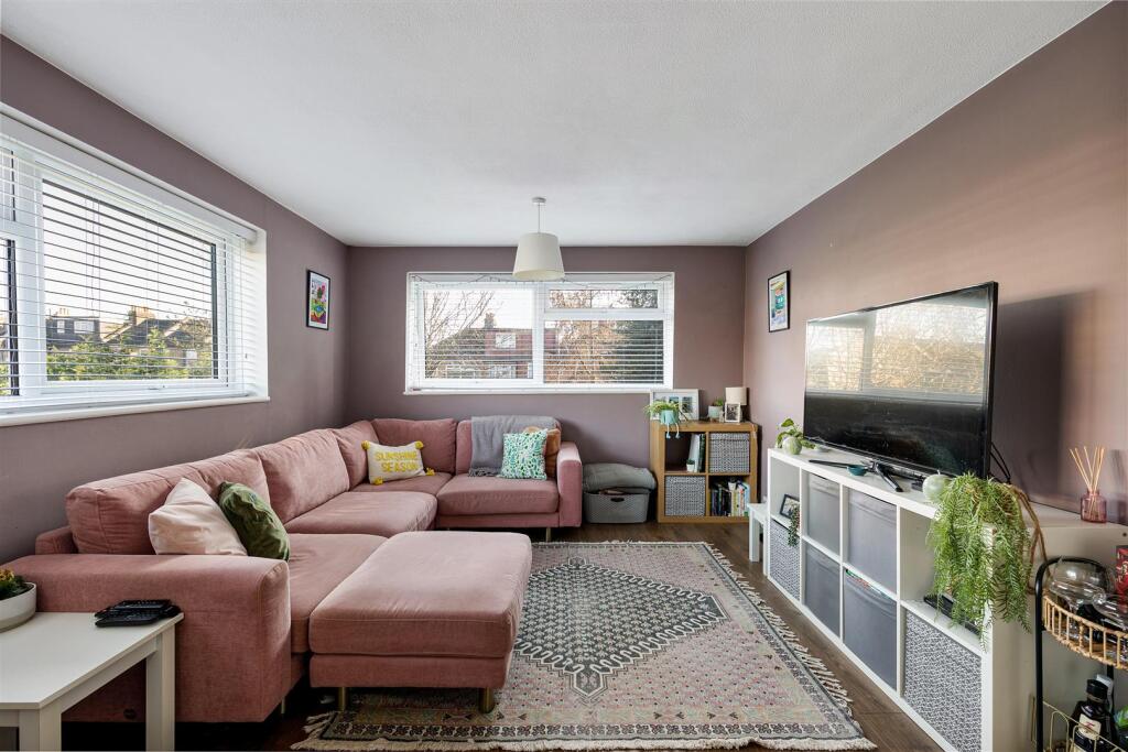 Lynwood Close, E18