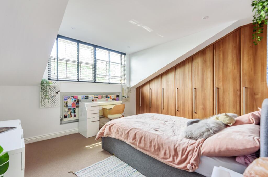 62b2eb58666e1-l-8637