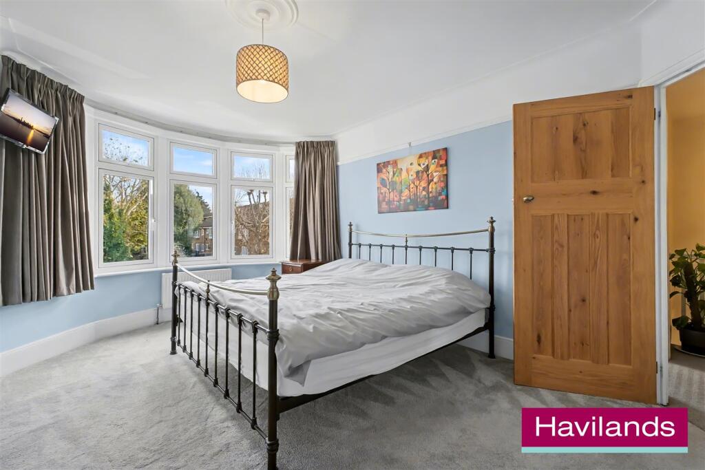 Wolves Lane N13 6DR-16.jpg