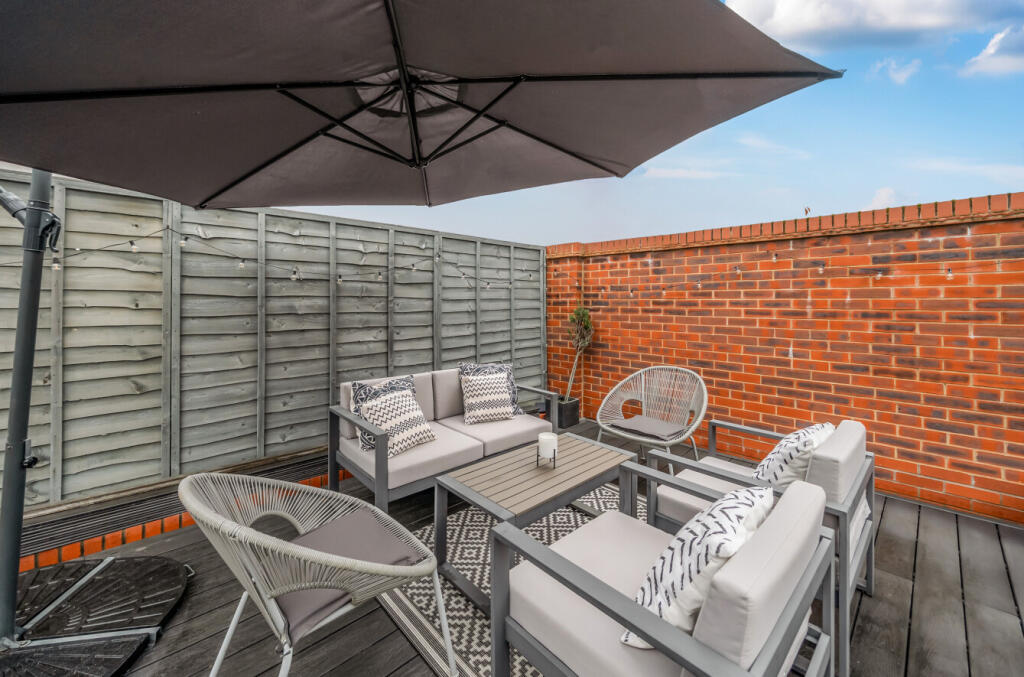 1373596-2-690c8cd...