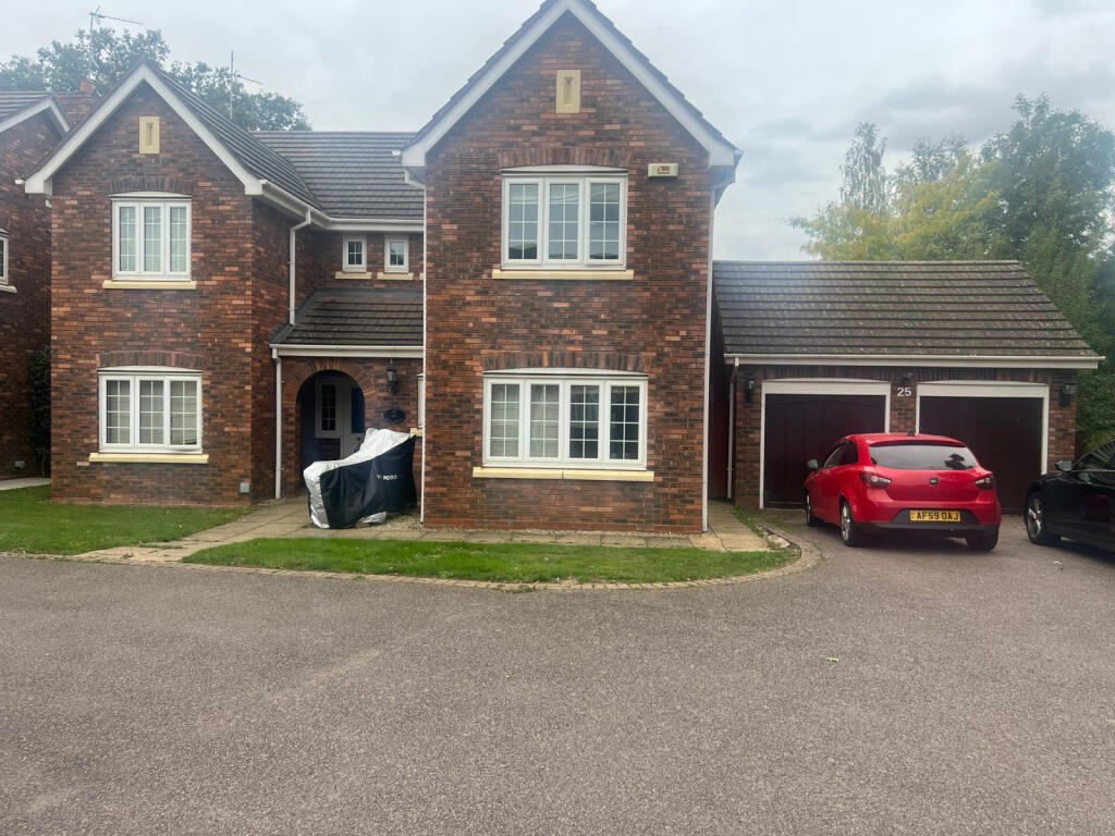 ROOM 5 ENSUITE AVAILABLE NOW  £675pcm  -   SHORT