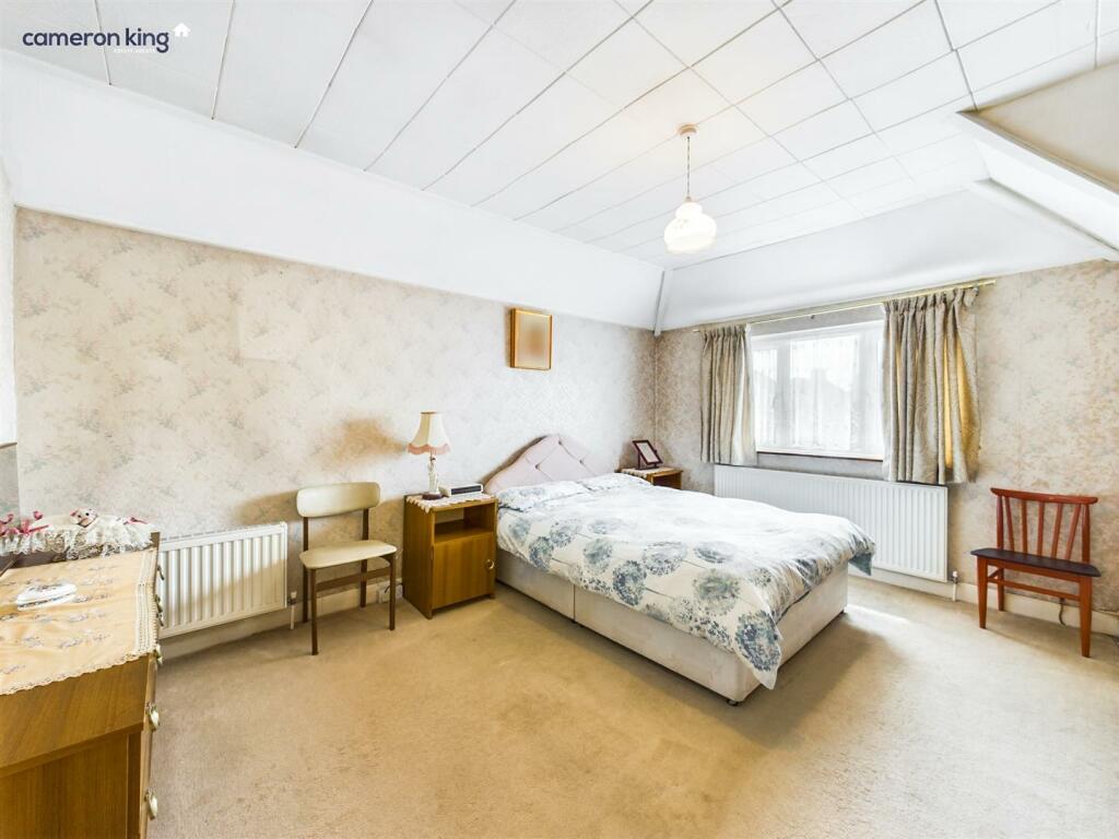 bed 1.jpg