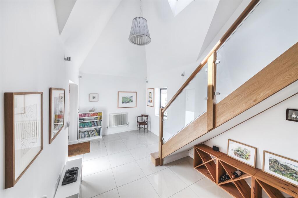 Impressive Atrium/Entrance Hall