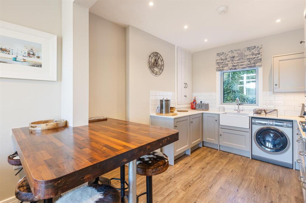 A17 - 44 Above Town Dartmouth - 250130.jpg