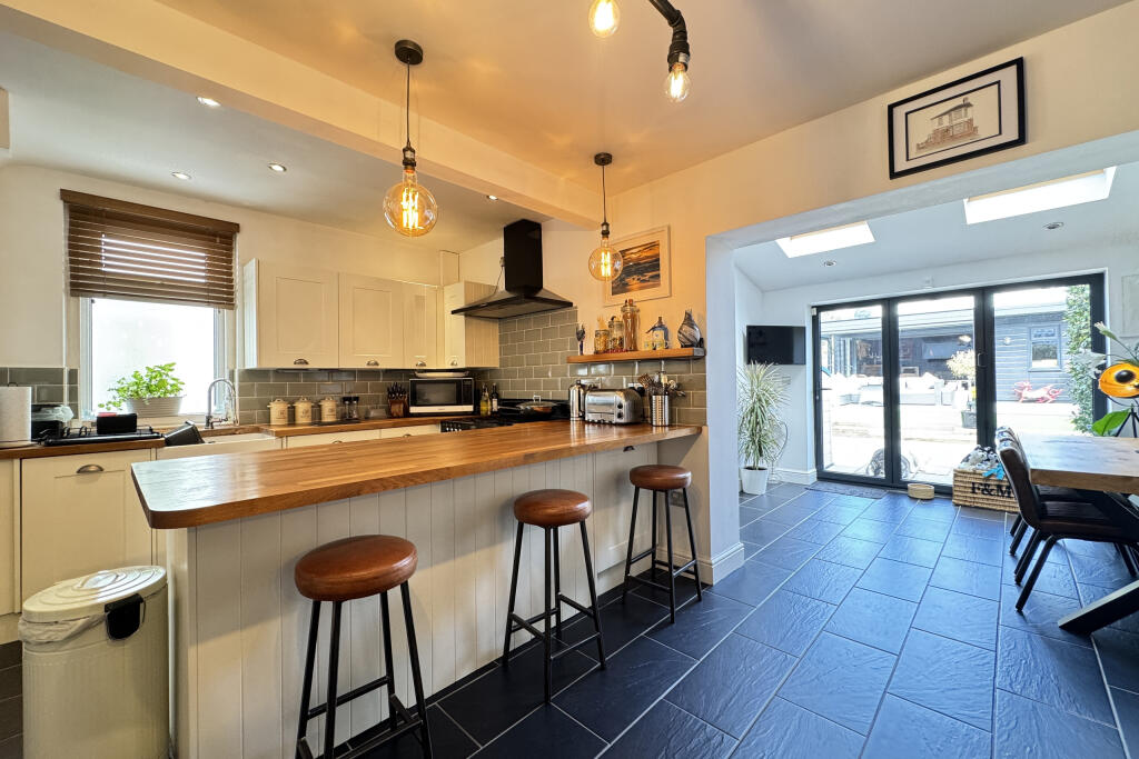 Kitchen/dining