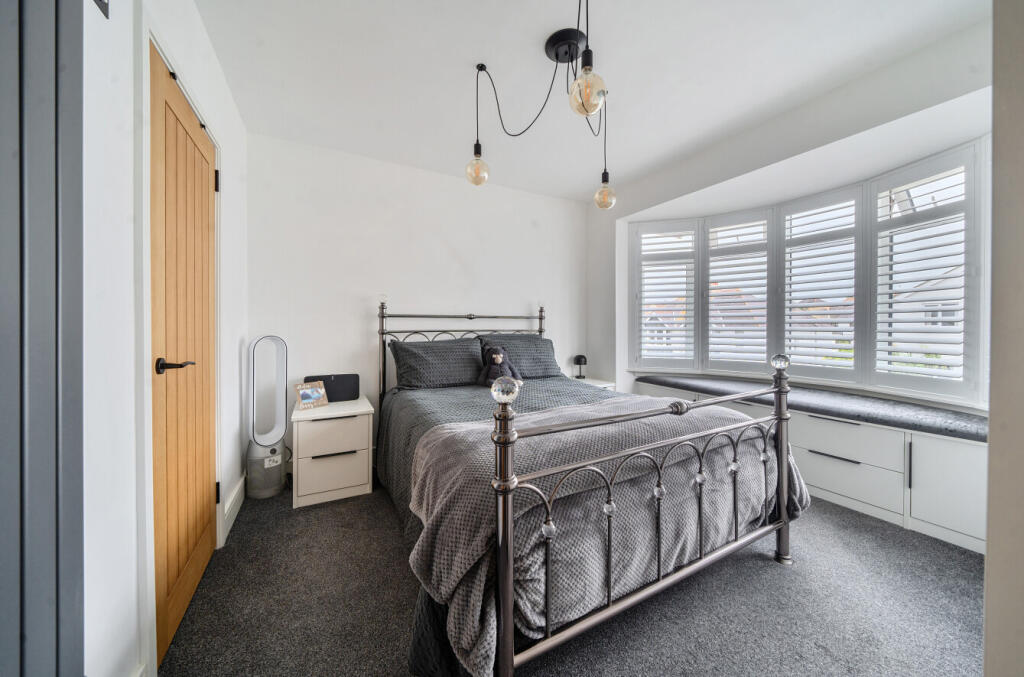 1310052-11-684af4...