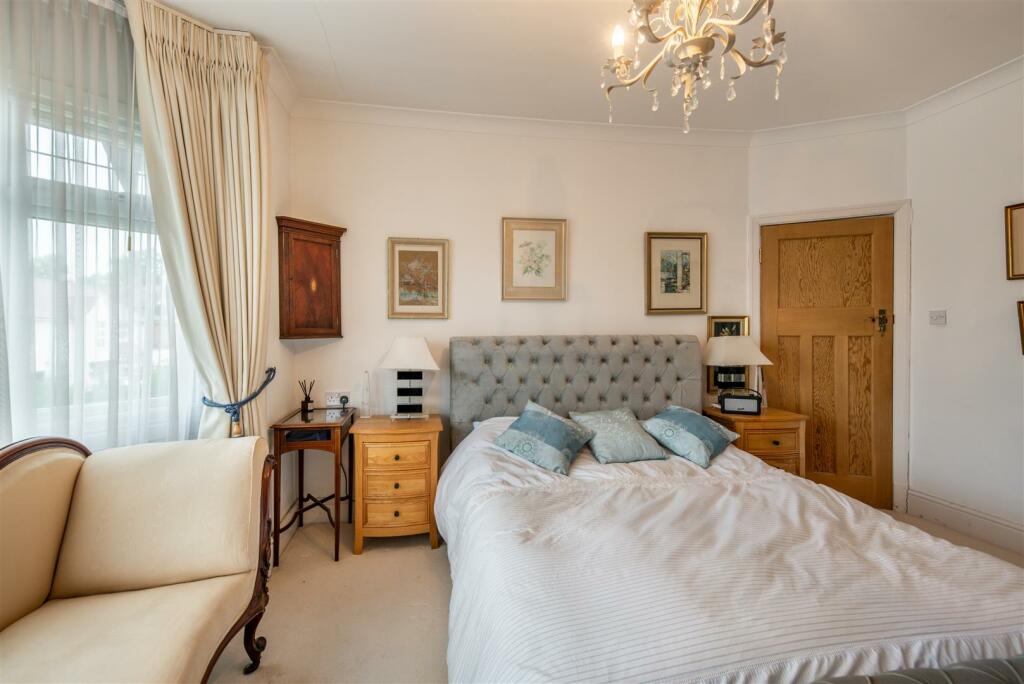 8602458-interior34.jpg