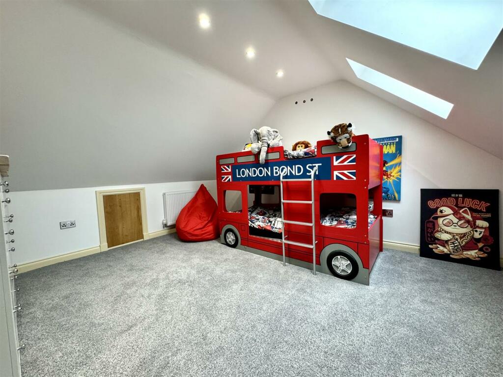 BEDROOM 5