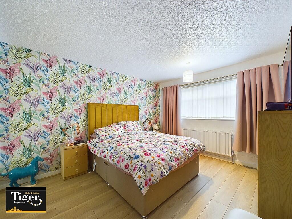 CAM02176G0-PR0429...