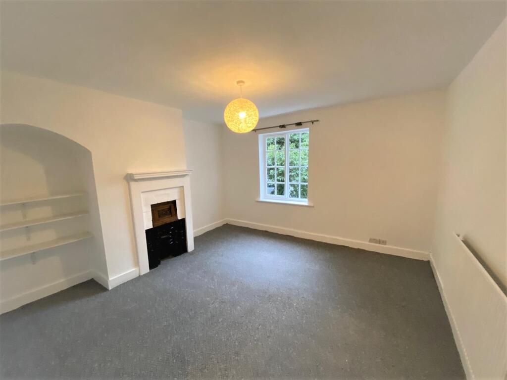 Bedroom 1.jpg