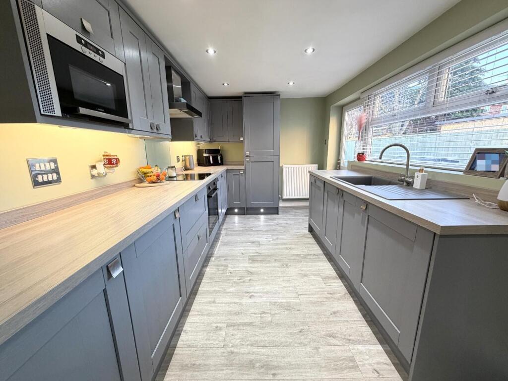 KITCHEN/BREAKFAST ROOM