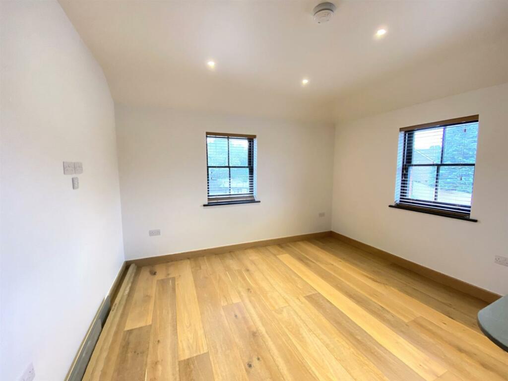 Open plan lounge/kitchen