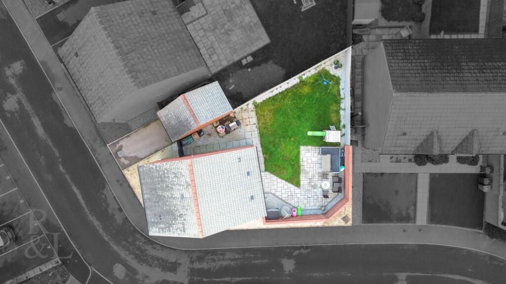 6 Wedgewood Way (2).jpg