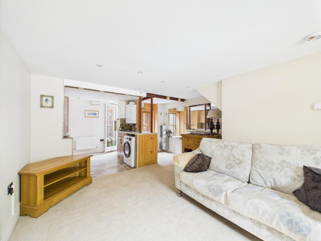 CAM01740G0-PR0414-STILL009