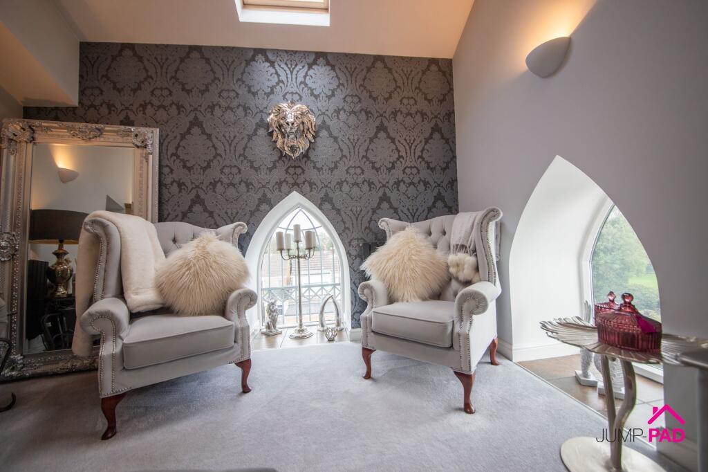 KITCHEN / LIVING ROOM