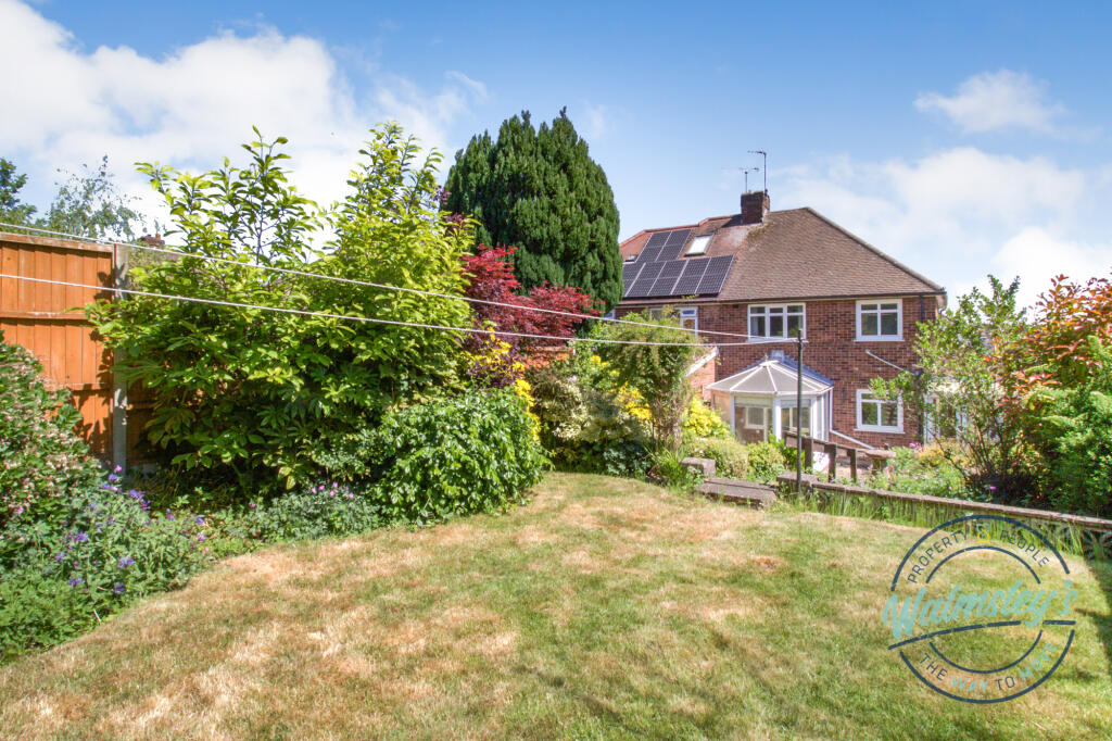 Rear gardens &amp; lawns