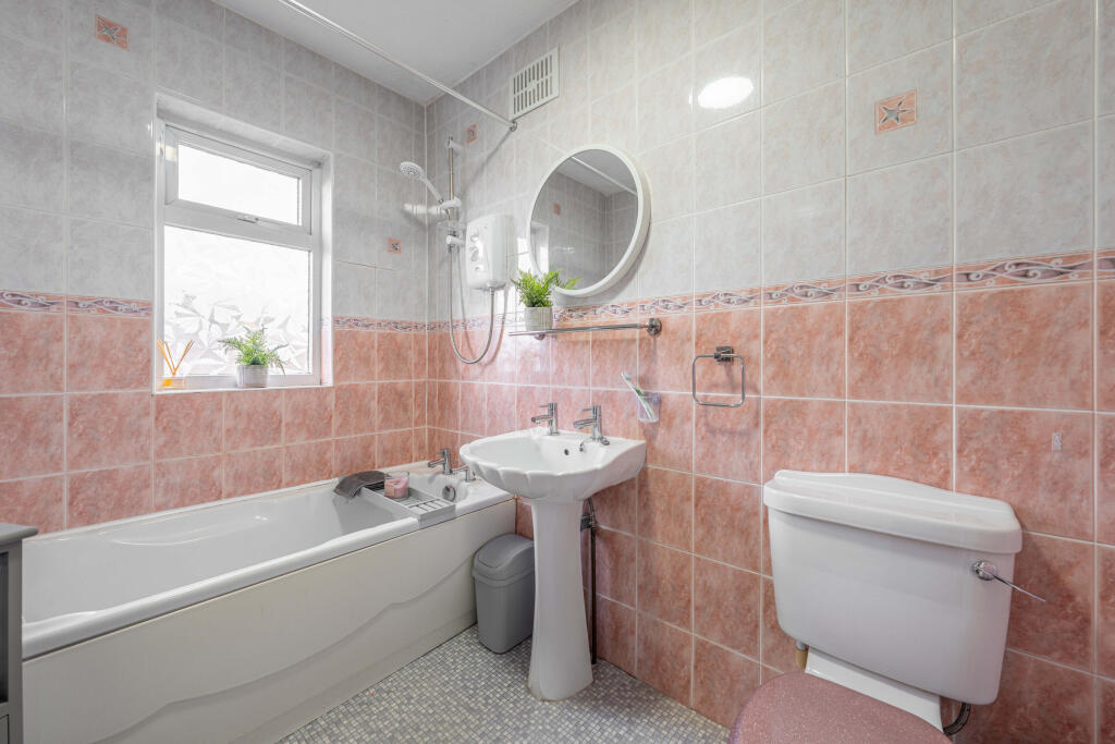 Wainbody Ave South 06382 