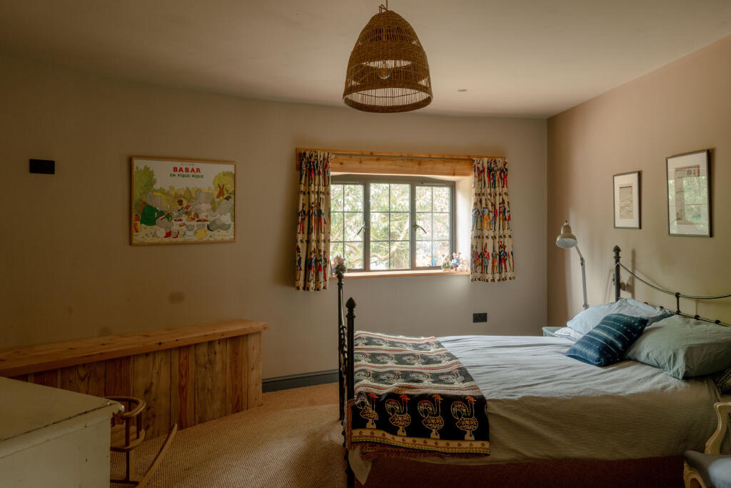 298399 - The Roundhouse, Park Lane, Old Knebwor...