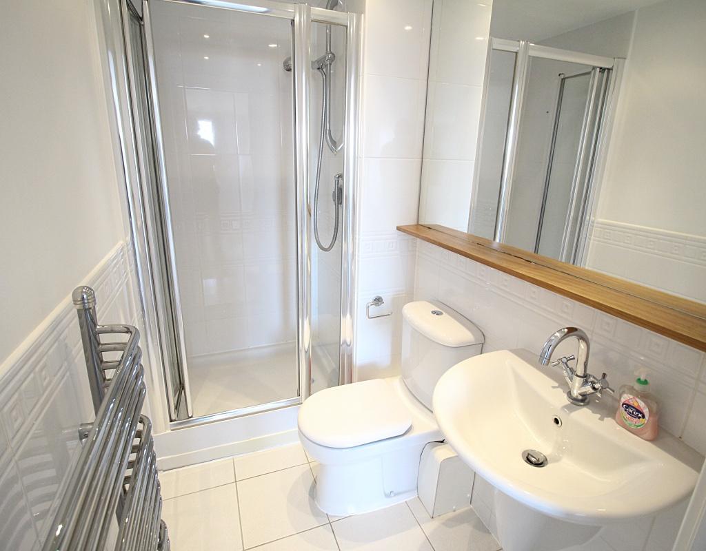 Ensuite to Bed One