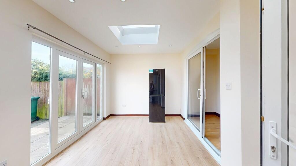 8-Rowan-Crescent-...