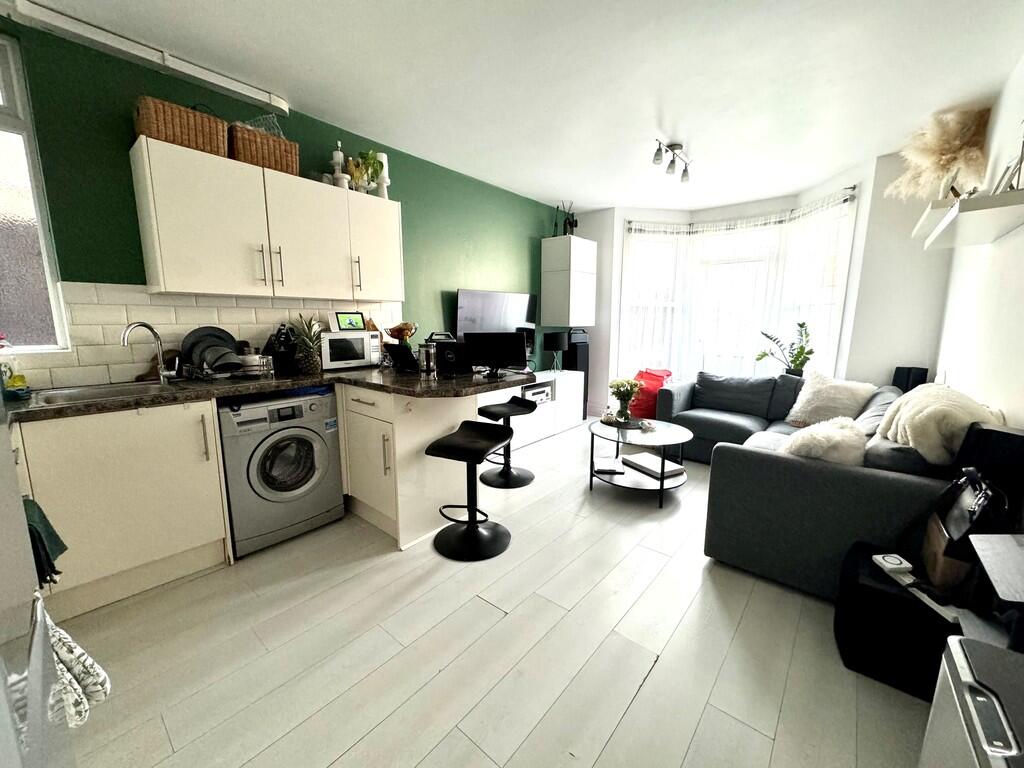 49 Woodgrange dri...