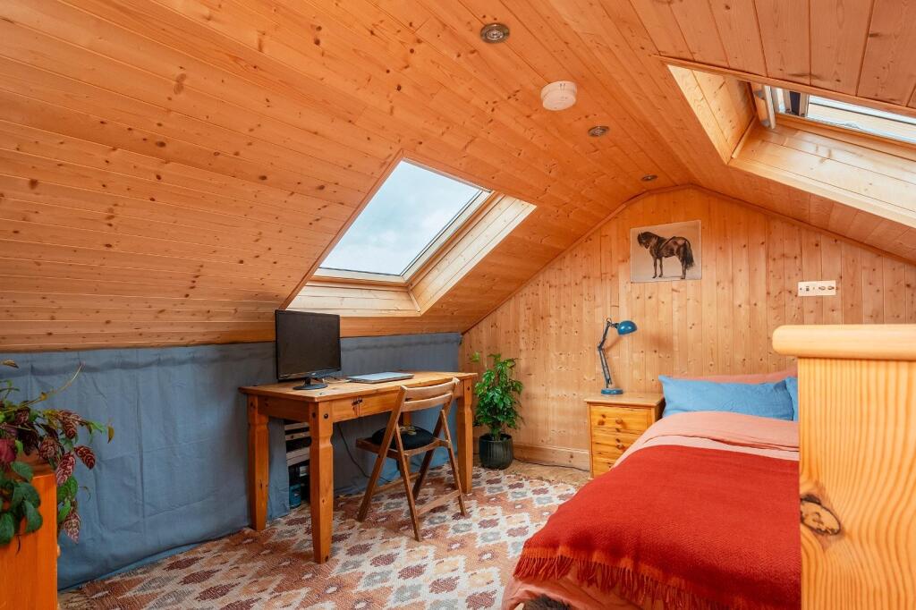 1B0H9HN - Loft Room C.jpg