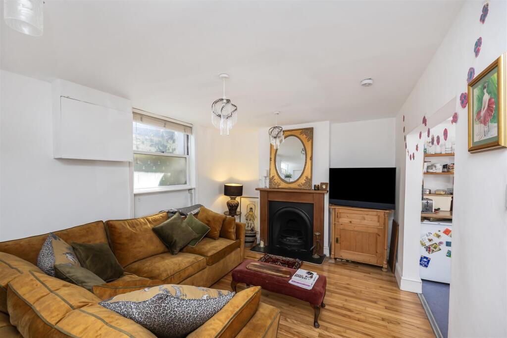 Ewart Street_23-013.jpg