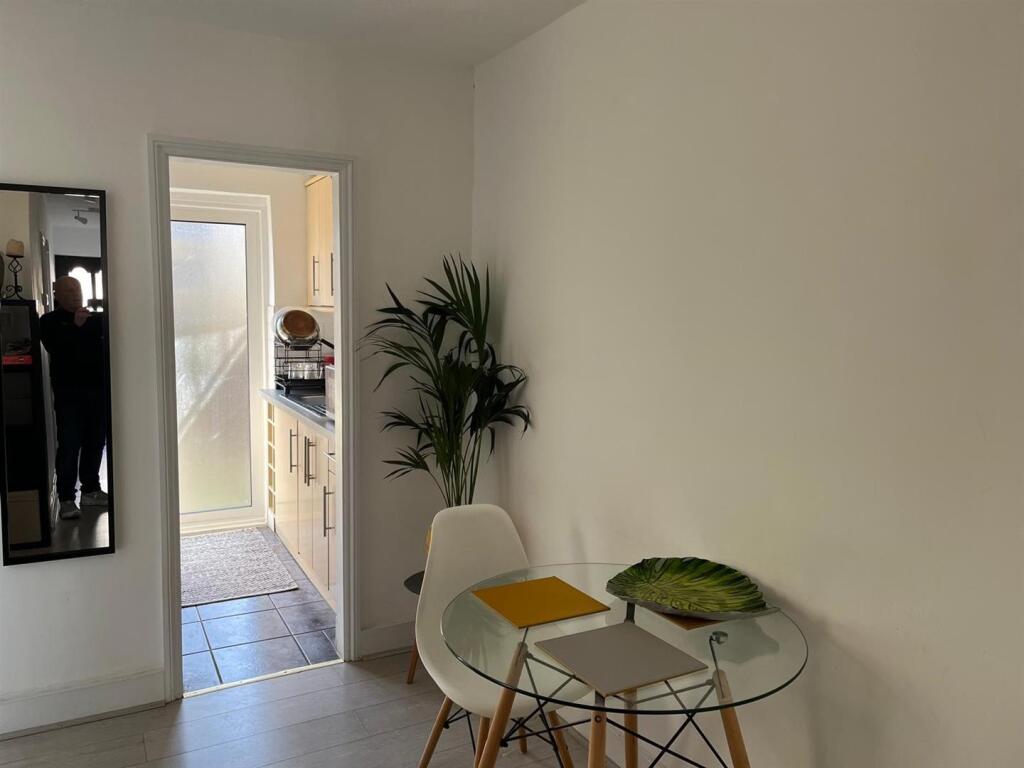 dining room.jpg