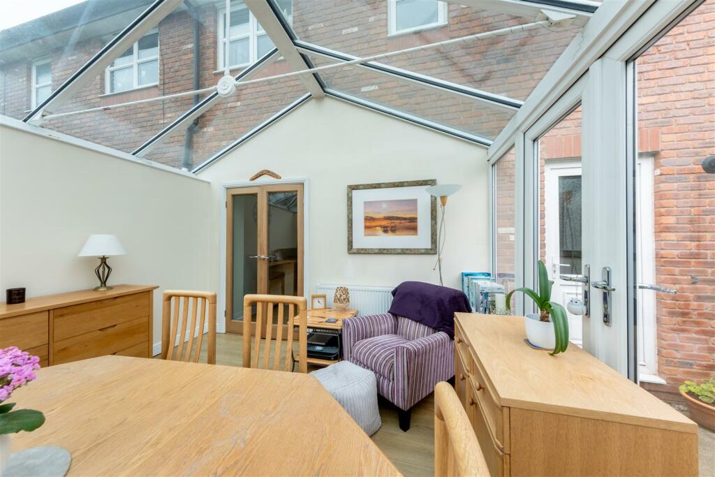14 Delamere Close-011.jpg