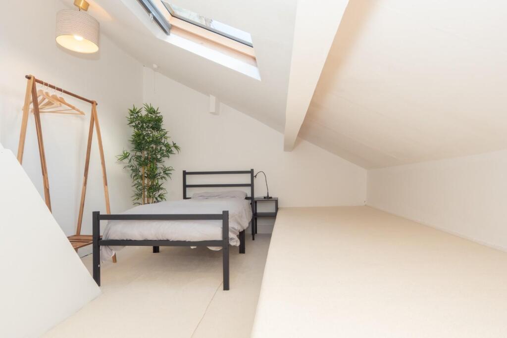 OCCASIONAL BEDROOM