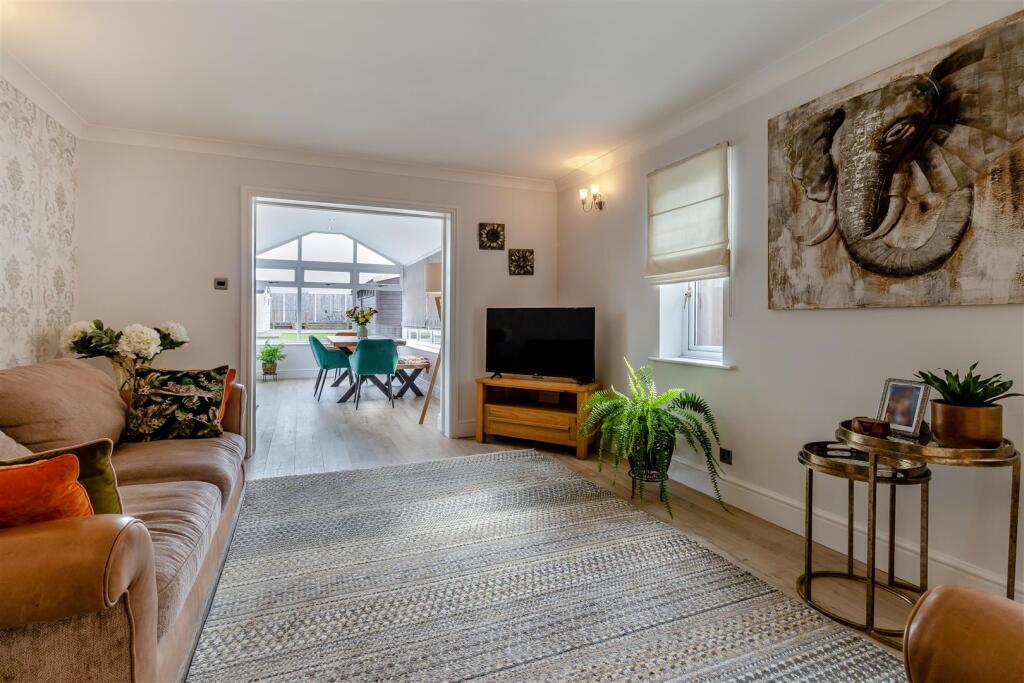 8640908-interior07.jpg