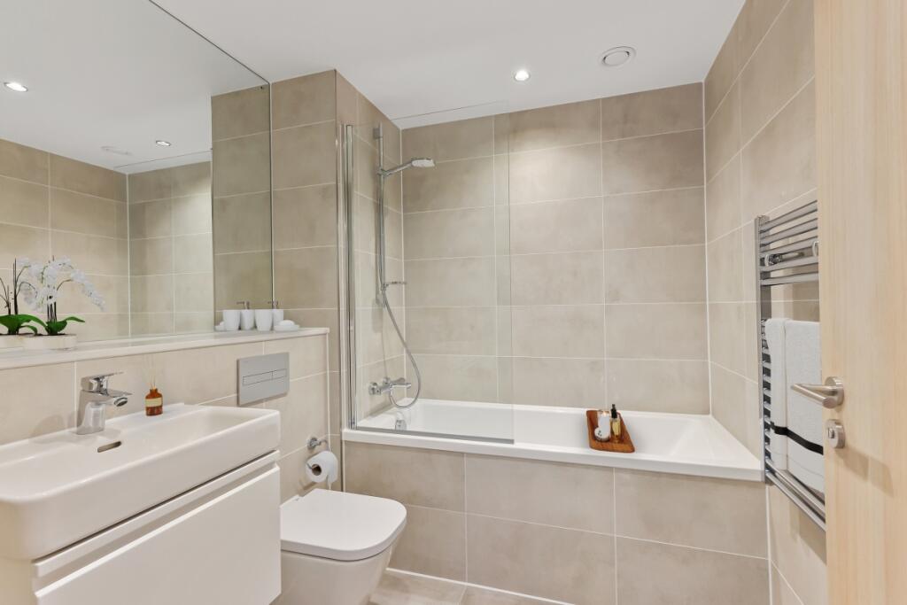 bathroom_0T4A9403...