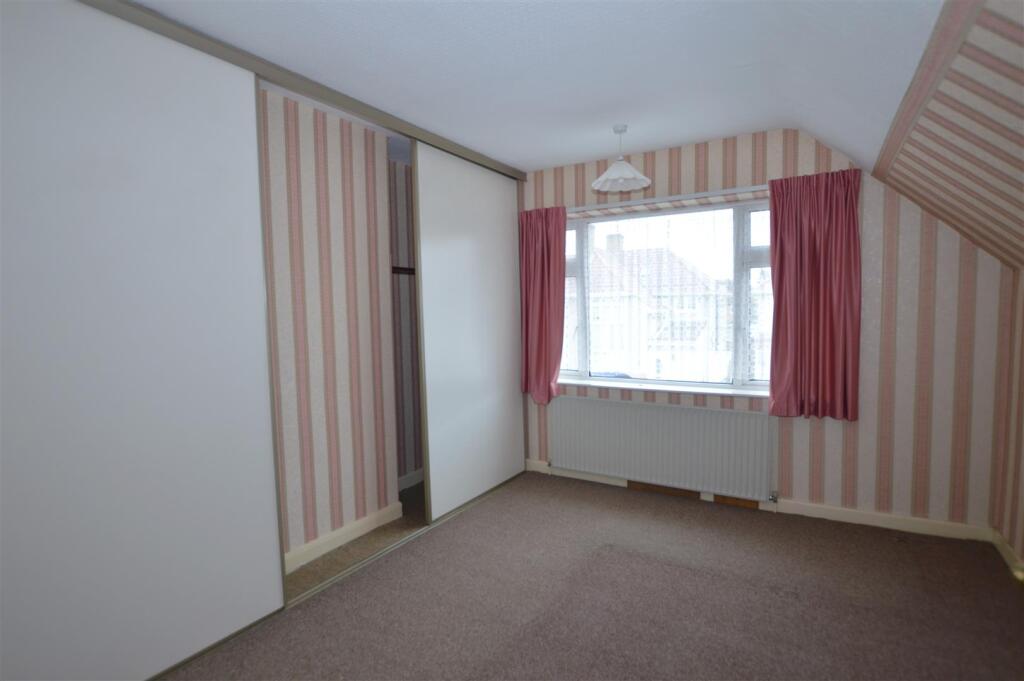 22 Granville Avenue bed 1.JPG