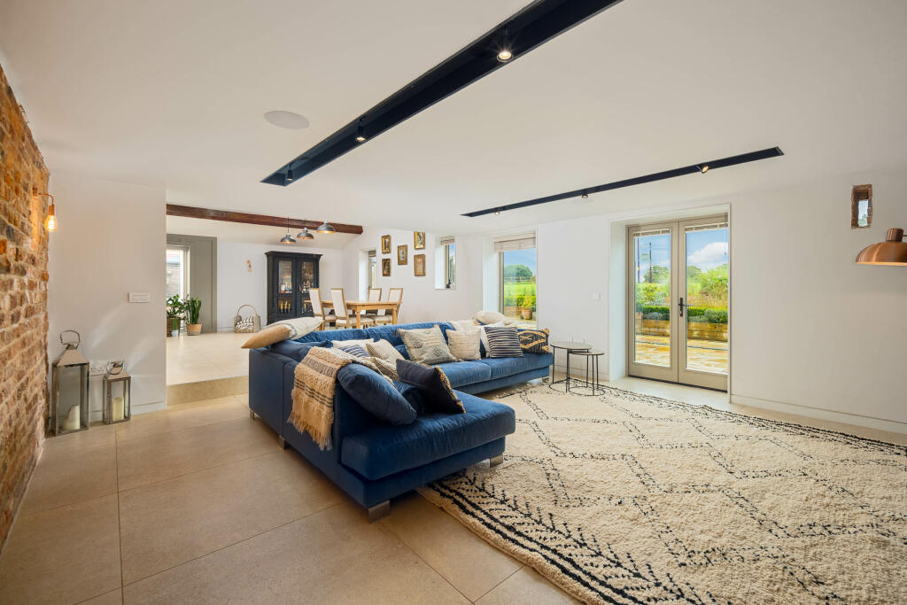 20231011-1123_Maison Haus - Blakeley Stables, Knut