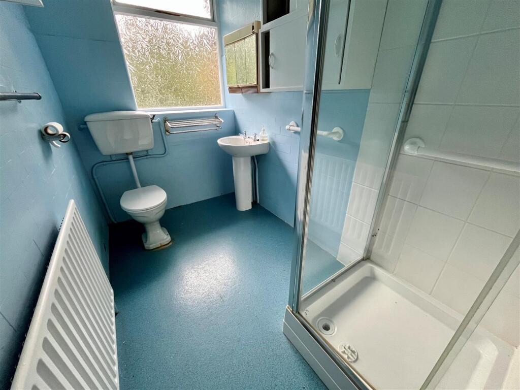 81 - Shower Room.jpg