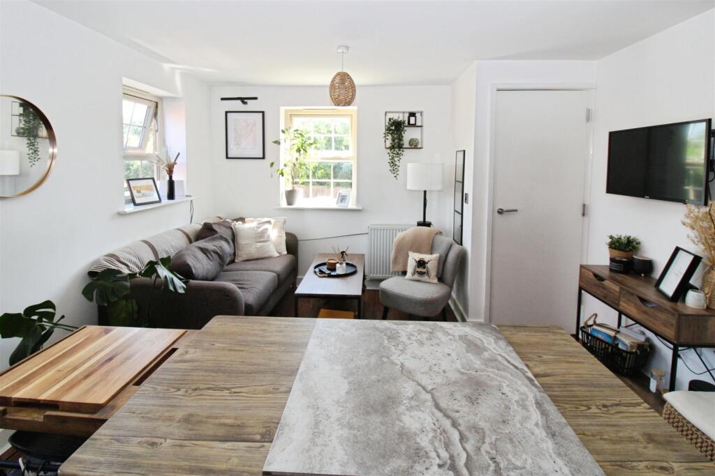 Lounge and Fitted Kitchen Area