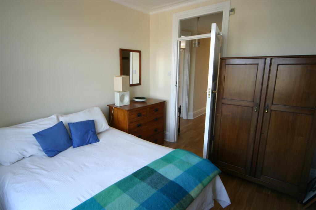 Melcombe Court 15 bed 5.JPG