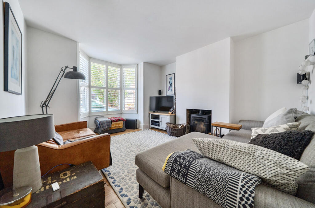 1318278-22-6863f0...