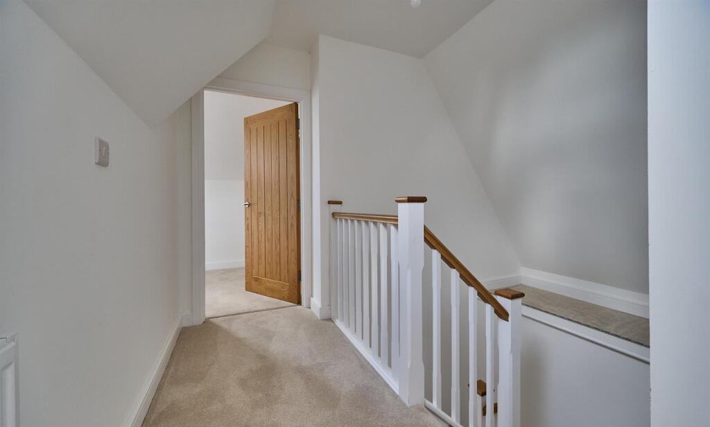 Russett Close BW  8.jpg