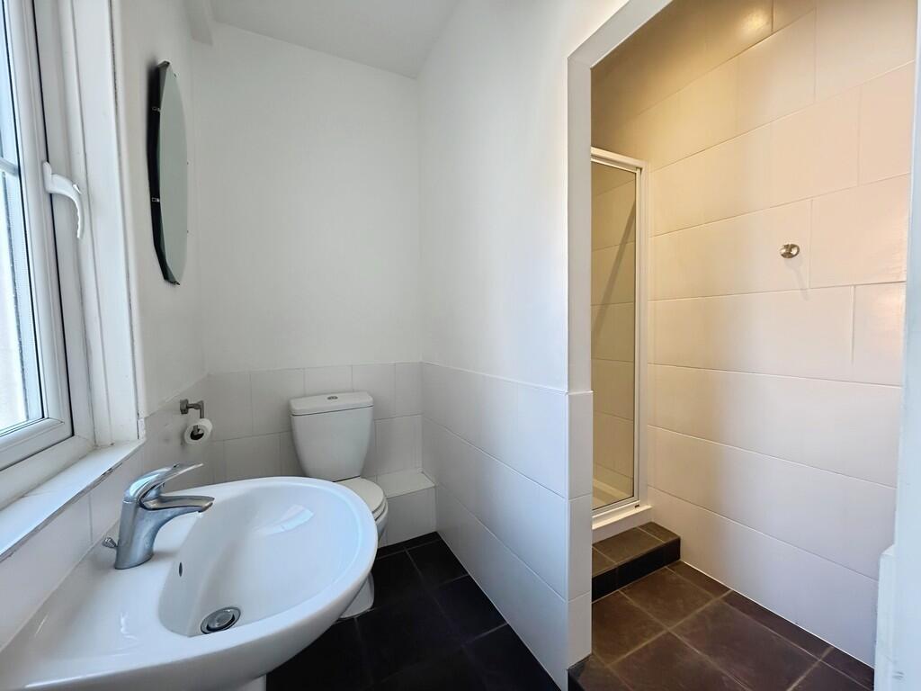 8978eb5f-WhatsApp...