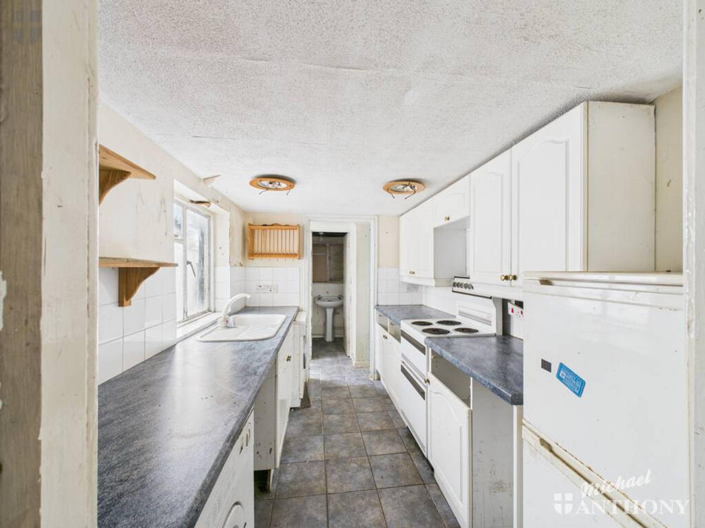 CAM03218G0-PR0818-STILL003-thumbnail-h750-70