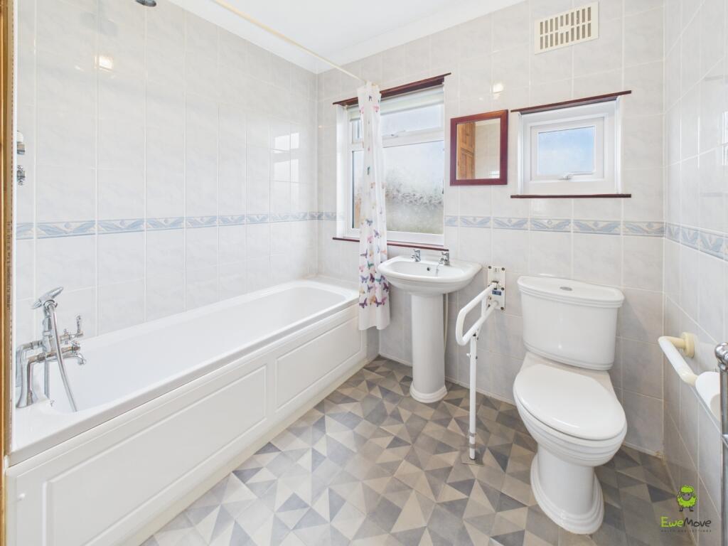 Presented by Clinton at EweMove Bexleyheath and Da