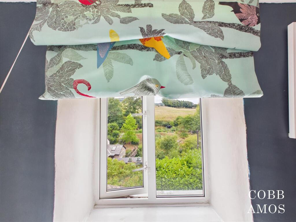 CAM02803G0-PR0220-STILL018 bed 2 view.jpg