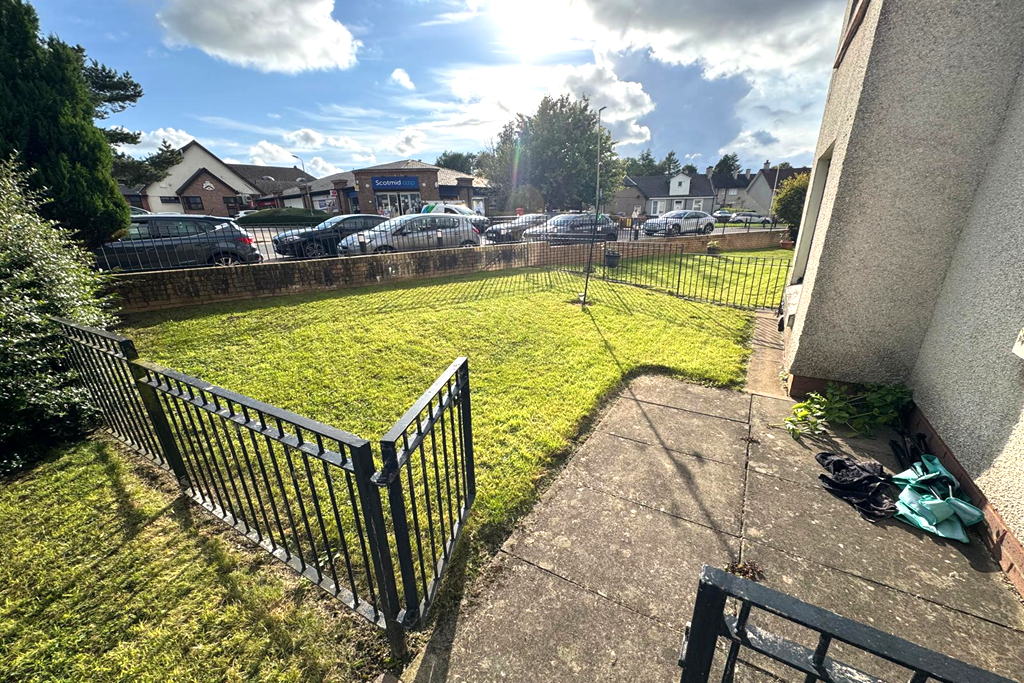 FRONT GARDEN