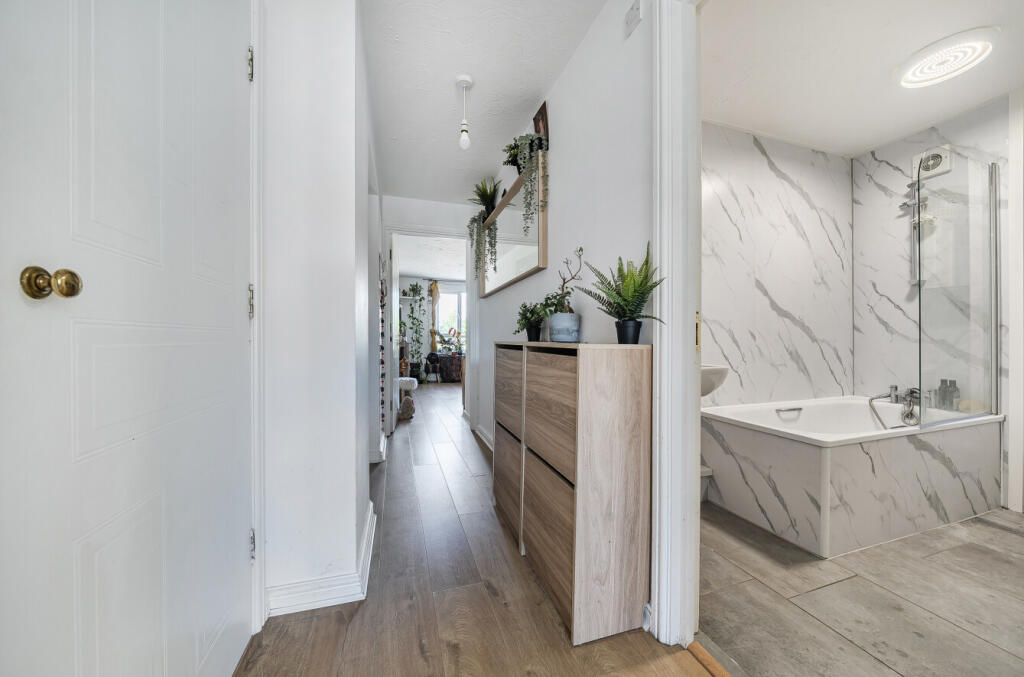 1349600-6-68bee04...