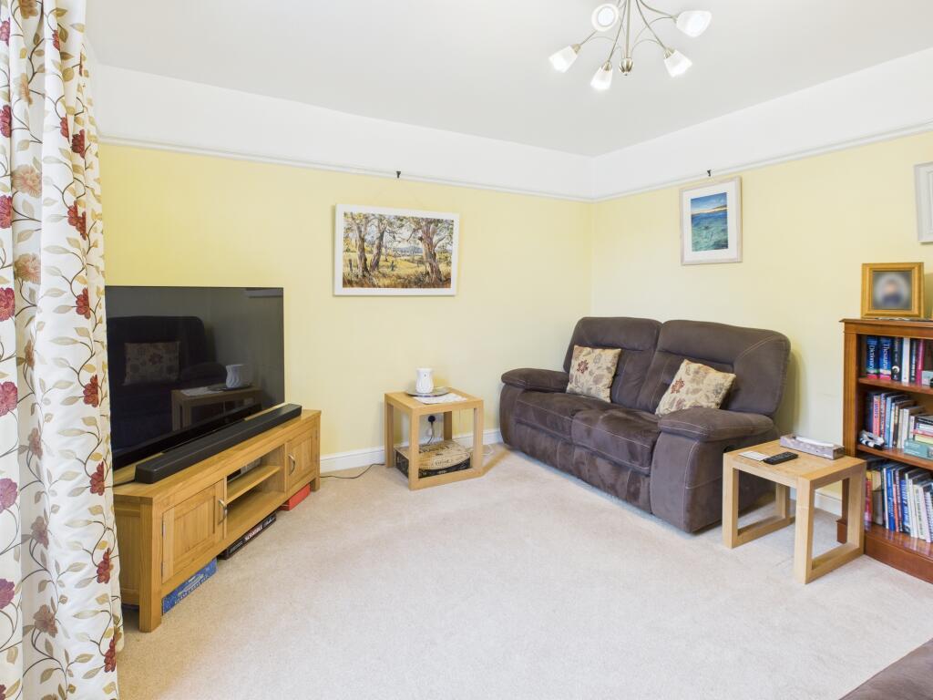 CAM02519G0-PR0330-STILL013