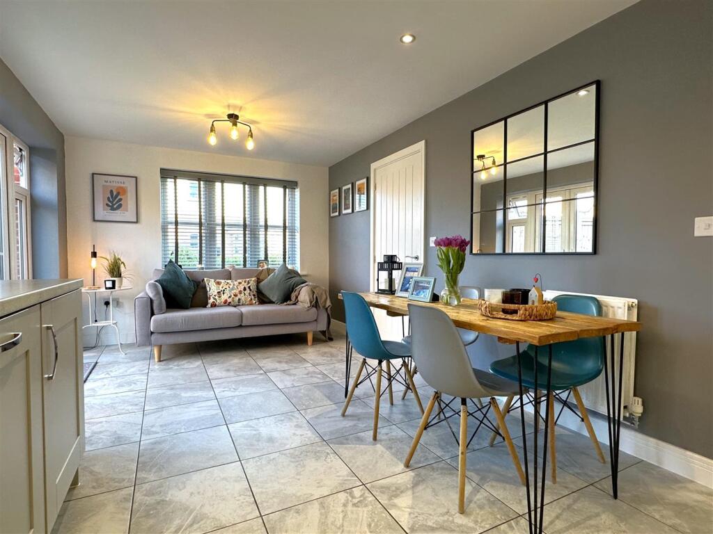 Living/Dining Space 368