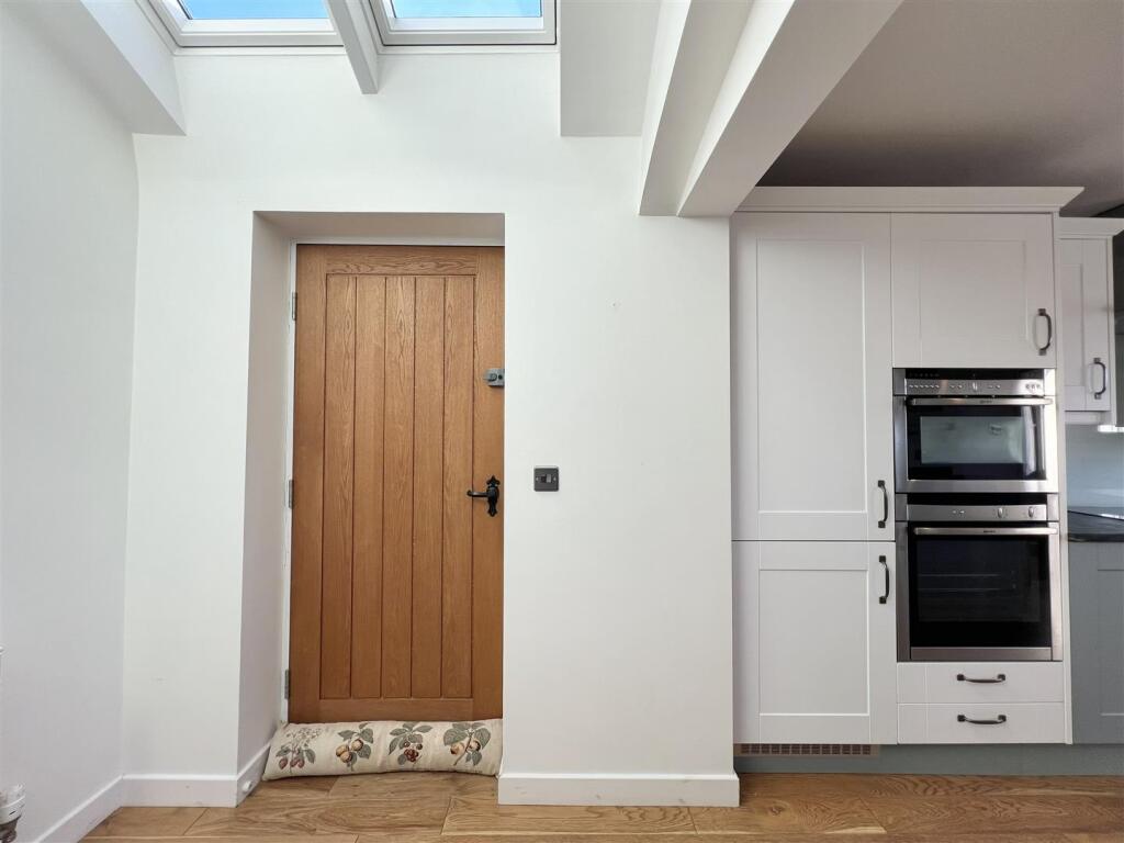 Kitchen 4.jpg