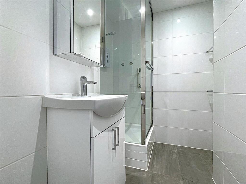Shower Room.jpg